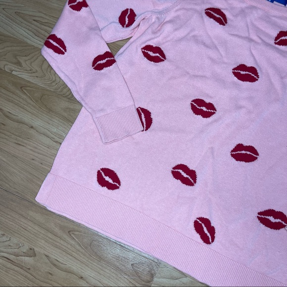 Apt 9 Women’s Baby Pink Red Lips Long Sleeve Pullover Sweater Size Medium - Picture 4 of 7